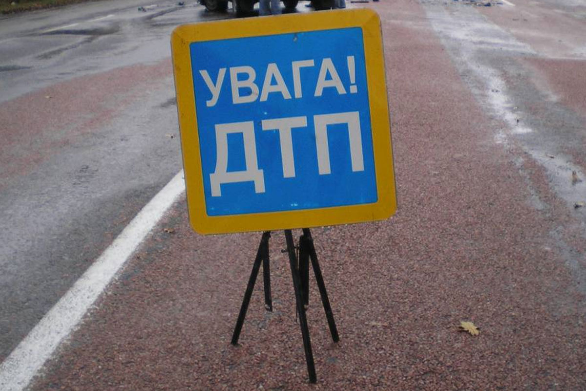 В Ужгороді авто наїхало на пішохода, що перебігав дорогу в невстановленому місці. Потерпілого шпиталізовано