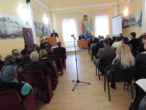 На сесії міськради в Берегові говорили про облагородження вокзалу, діяльність ринку та спад злочинності на 25%