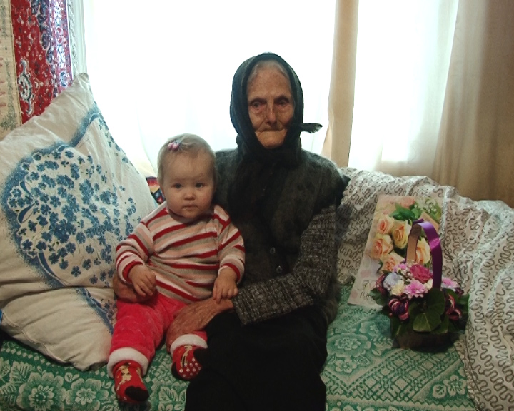 На Міжгірщині зі 101-літтям вітали Василину Сятиню (ФОТО)