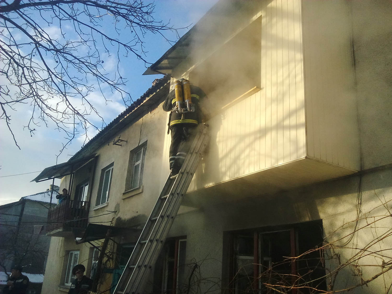В Іршаві з пожежі у будинку порятували літню жінку, котра не могла самостійно рухатися (ФОТО)