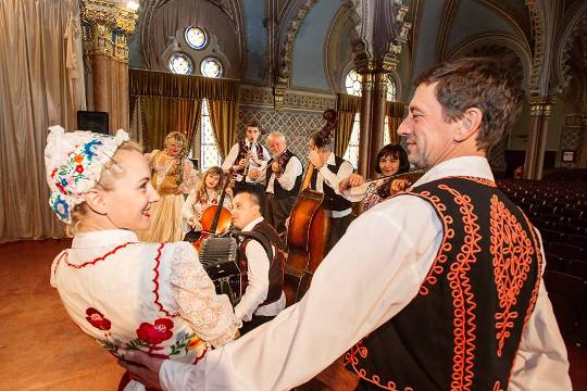 "Угорські мелодії" запрошують в Ужгороді на "KIS KARÁCSONY-NAGY KARÁCSONY"