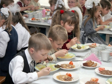 У школах Мукачева школярі-початківці та пільговики харчуватимуться безкоштовно