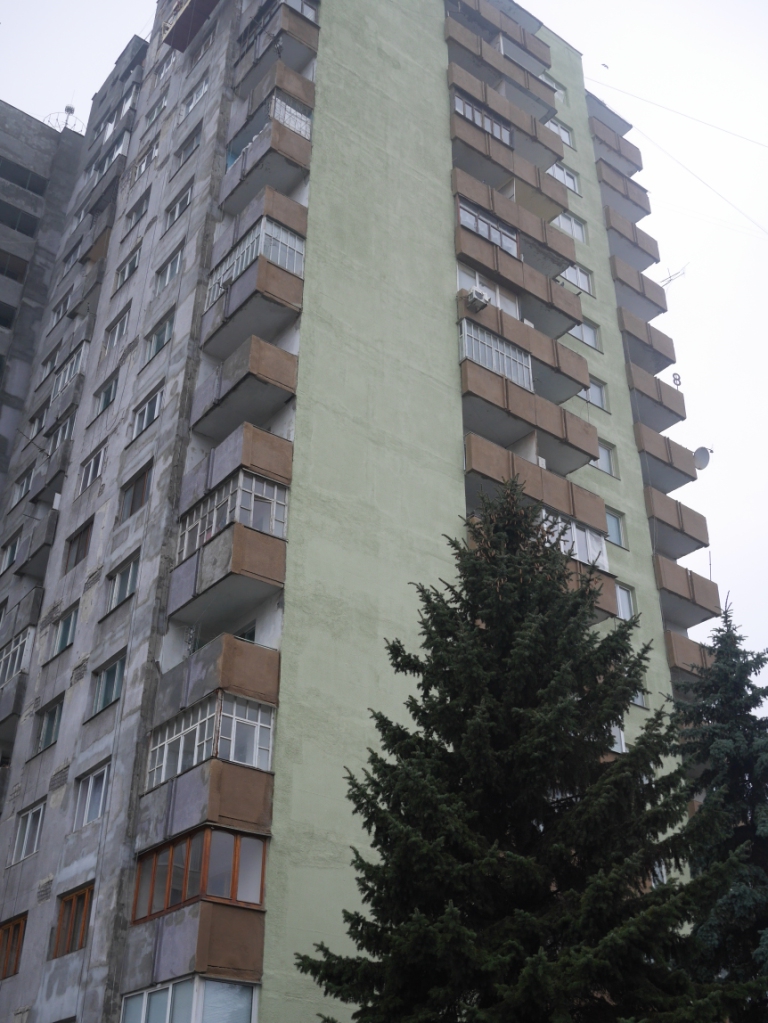 На фасаді 16-поверхівки в Ужгороді знову з'явиться рекламний банер