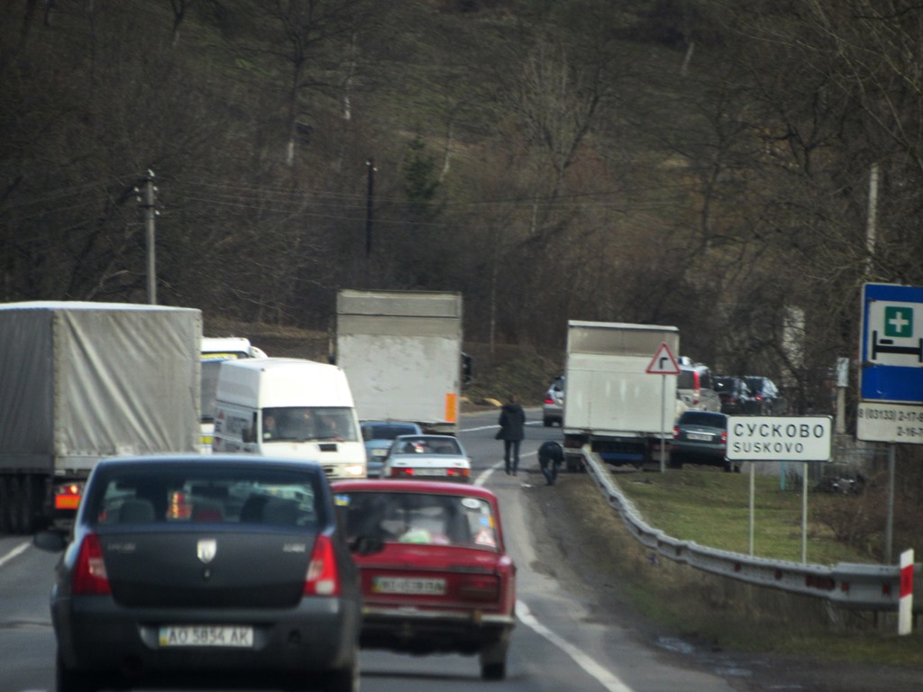 Дорогу у Сускові на Свалявщині розблоковано, рух транспорту відновлено 