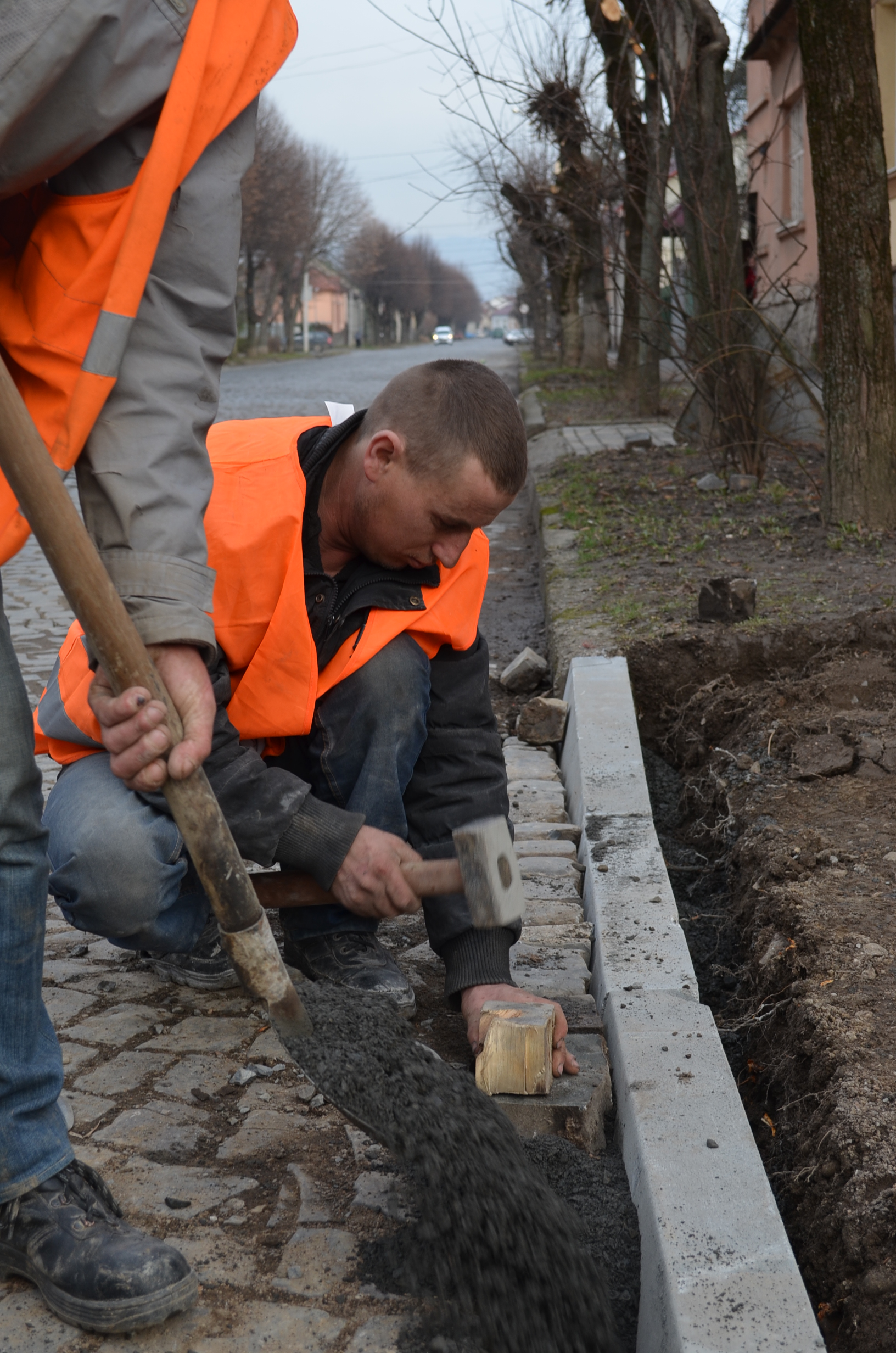 У Мукачеві обіцяють відремонтувати тротуарів на понад 1 млн грн