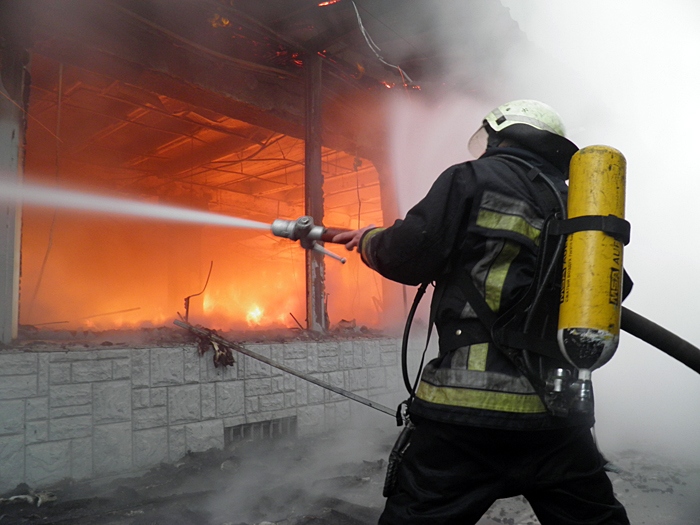 Підприємці, постраждалі від нищівної пожежі в "Україні" в Ужгороді, говорять про мільйонні збитки (ВІДЕО)