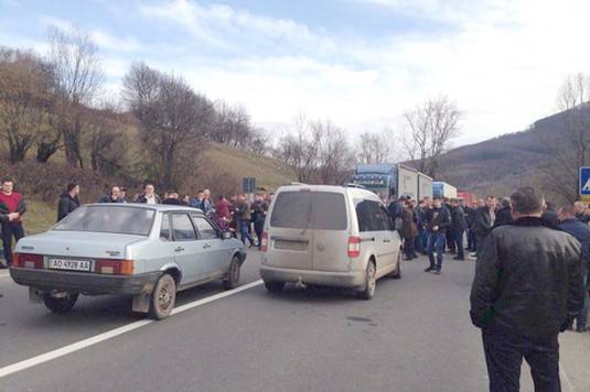"Підприємці", що блокували трасу Київ-Чоп у Сускові, звернуться листом до керівництва країни (ОФІЦІЙНО)
