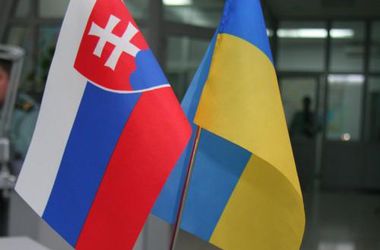 Віце-прем'єр Словаччини Лайчак передав двом медичним закладам Ужгорода по 8 700 євро