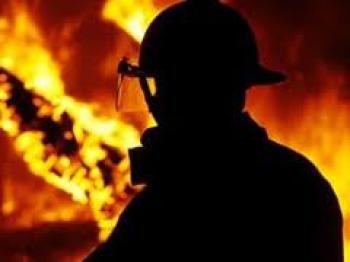 Під час пожежі у Берегові вогнеборці врятували 90-річну власницю квартири (ФОТО)