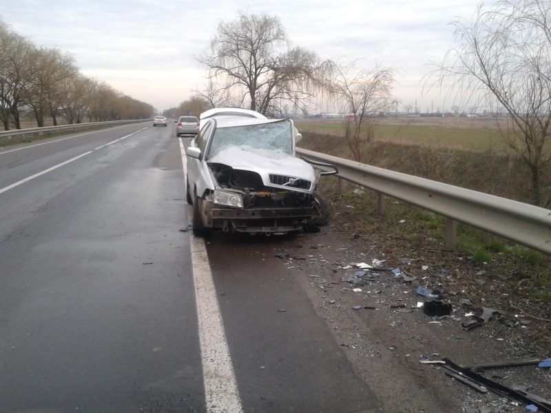 Біля Ужгорода у зіткненні легковика Volvo з фурою Volvo загинув водій (ФОТО)