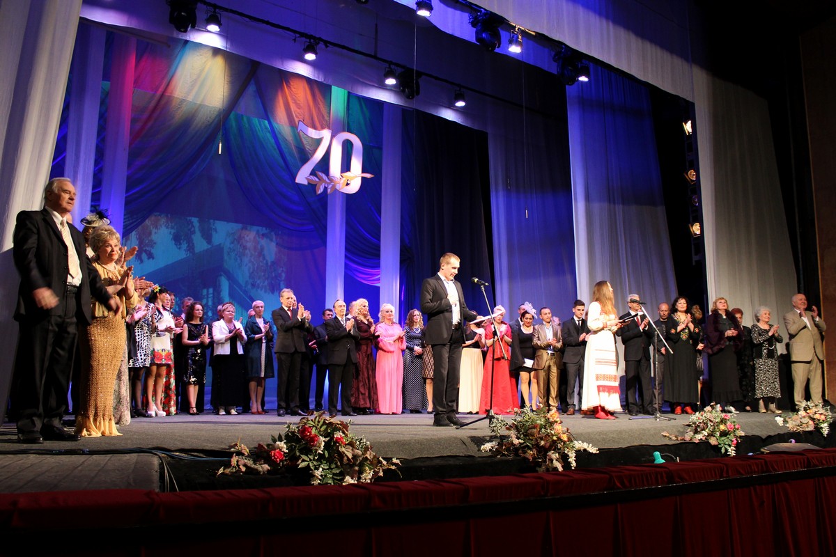 Закарпатський облмуздрамтеатр відзначив свій ювілей урочистим концертом (ФОТО)