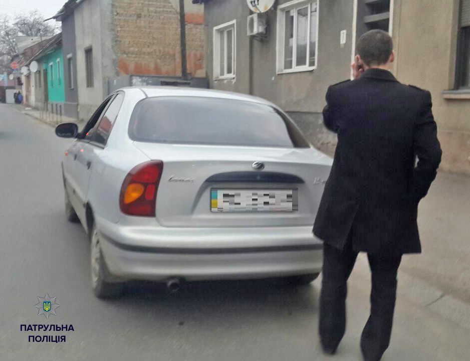У Мукачеві патрульні поліцейські затримали "відповідального" прокурора п’яним за кермом (ФОТО)