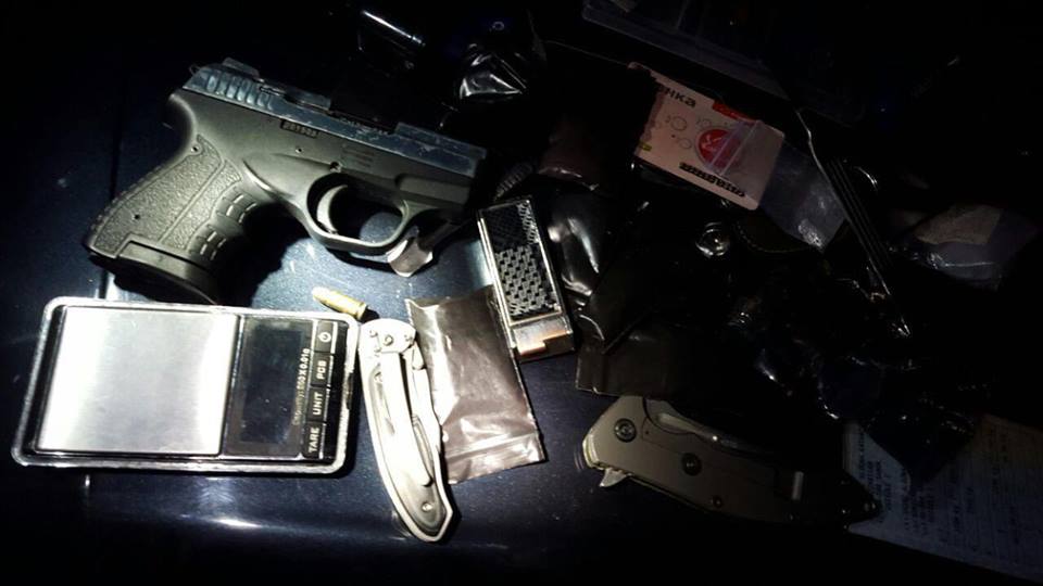 В Ужгороді затримали авто з нетверезими водієм і пасажирами, в якому знайшли зброю, набої та наркотики на 260 тис грн (ФОТО)