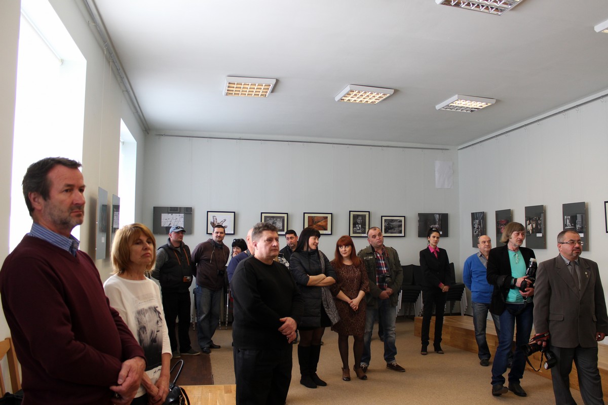 В Ужгороді відкрили виставку творів Міжнародного салону художньої фотографії (ФОТО)