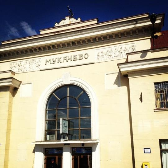 Неповнолітню втікачку з Берегова знайшли на залізничному вокзалі в Мукачеві