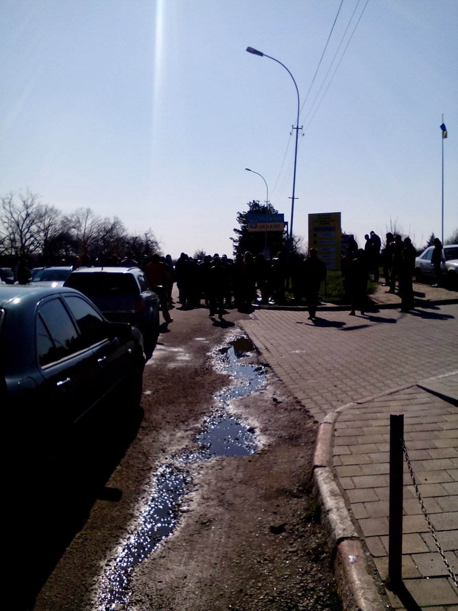 Блокувальники КПП "Ужгород-Вишнє Нємецьке" в разі відсутності реакції обіцяють безстрокові акції