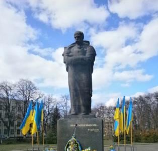 В Ужгороді громадськість, чиновники і Закарпатський хор вшанують пам'ять Шевченка