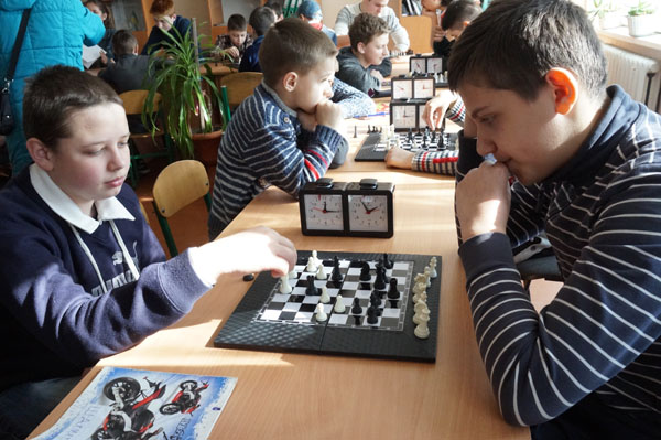 На Тячівщині для солотвинських школярів відкрили шаховий гурток (ФОТО)