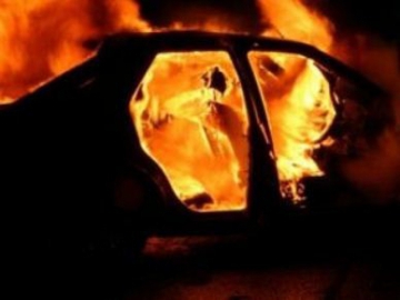 В Ужгороді зранку на Бачинського підпалили автомобіль