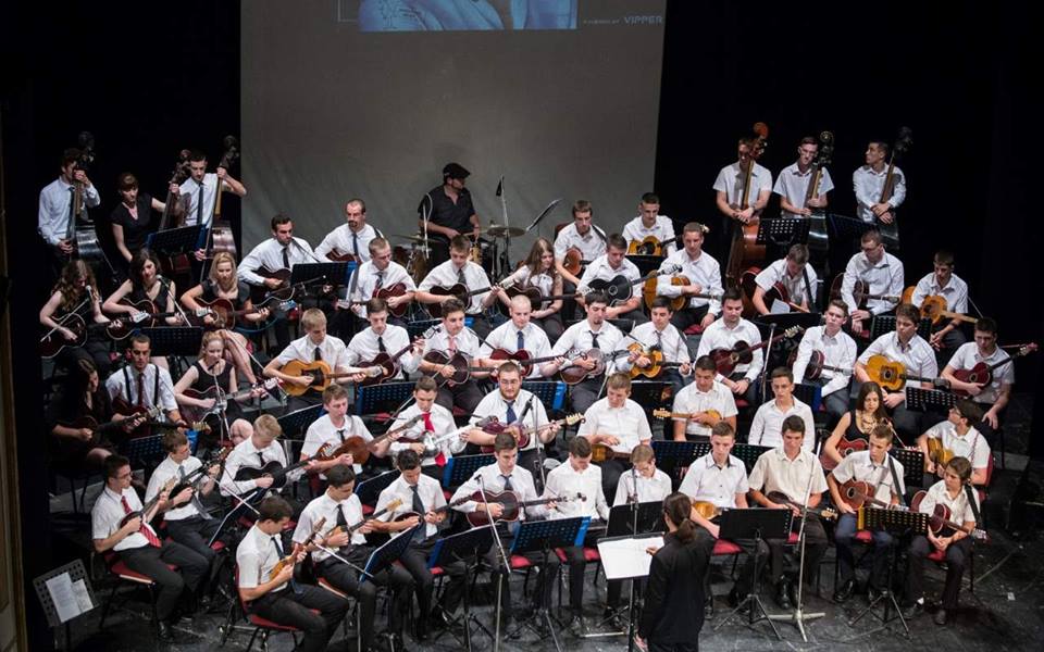 До Мукачева вперше приїхав молодіжний оркестр тамбуринів з Хорватії (ФОТО)