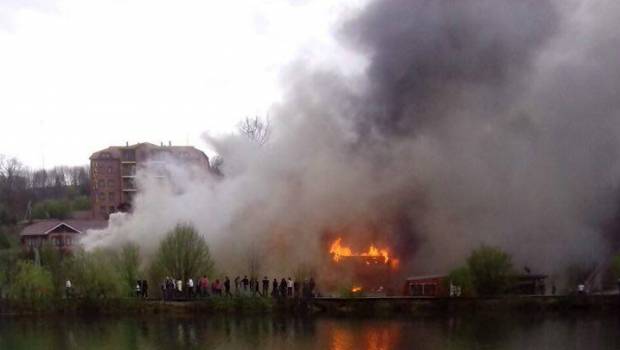 У Поляні на Свалявщині згоріли дерев'яні будинки готельного комплексу "Здравниця Карпат" (ФОТО, ВІДЕО)