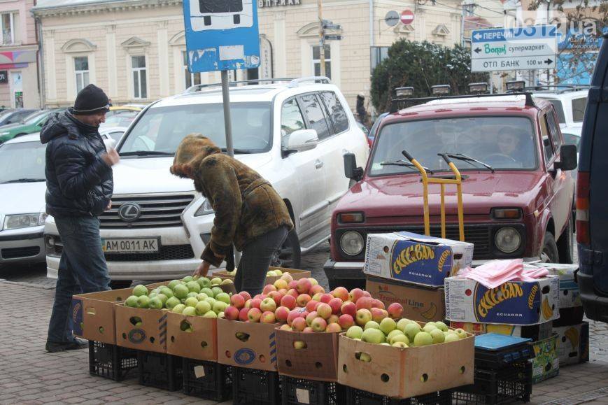 В Ужгороді у вуличних продавців-"нелегалів" конфісковуватимуть товар