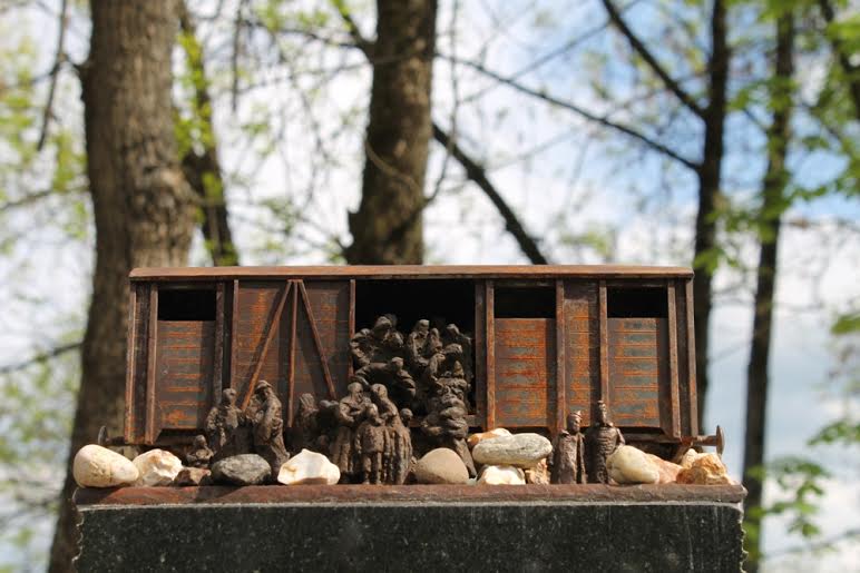 На Іршавщині відкрили пам’ятний знак жертвам голокосту (ФОТО)
