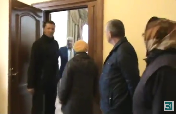 "Губернатор" Москаль обклав матом пенсіонерів, що прийшли під його кабінет (ВІДЕО) (+18)