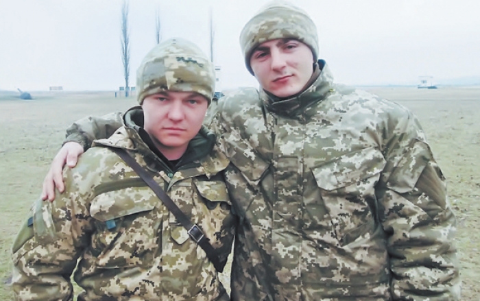 Двоє молодих лейтенантів із Закарпаття "напружували" бойовиків у Пісках під Донецьком