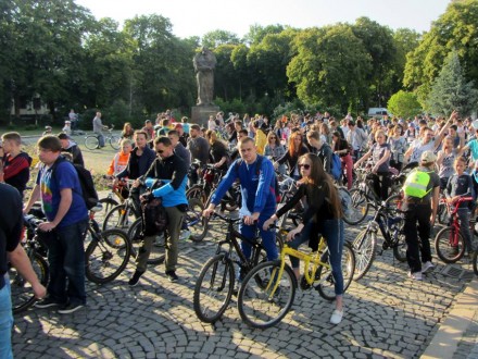 Велосезон в Ужгороді стартував масовим заїздом (ФОТО)