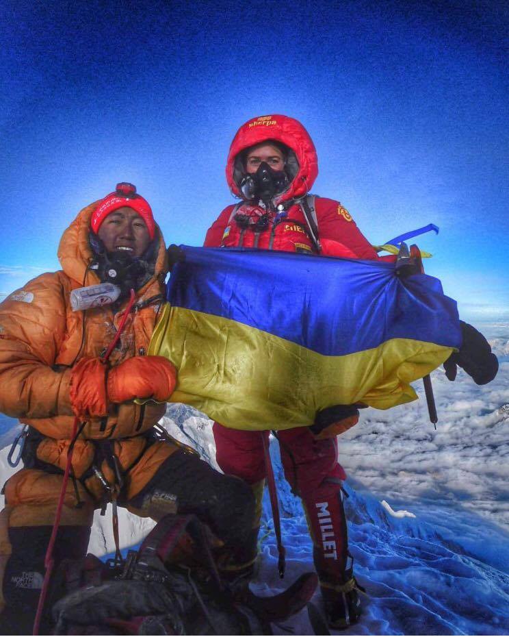 Закарпатка Ірина Галай опублікувала фото з українським прапором з вершини гори Еверест (ФОТО)
