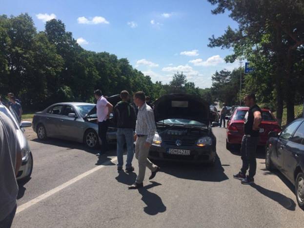 "Пересічникам" на КПП "Ужгород" роз'яcнюють про карну відповідальність за блокування автомагістралей (ФОТО)