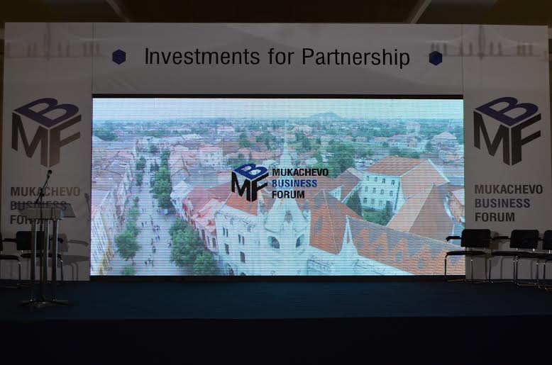 Другий день роботи бізнес-форуму у Мукачеві стартував із дискусії про інвестиції (ФОТО)
