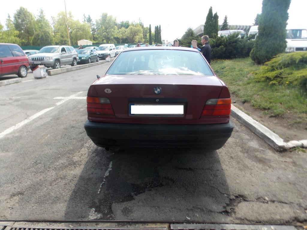 BMW з перебитим номером кузова закарпатка залишила на митному посту "Ужгород"