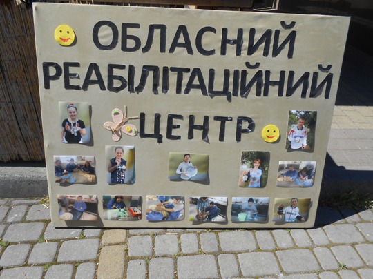 У Мукачеві діє благочинна виставка-продаж робіт дітей та молоді з інвалідністю (ФОТО)
