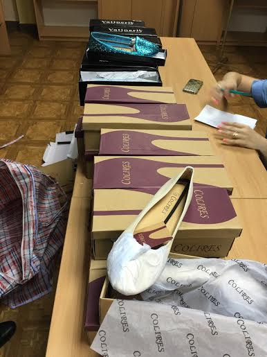 На митному посту "Тиса" двоє українців позбулися брендових сумочок та взуття із Франції та Португалії (ФОТО)