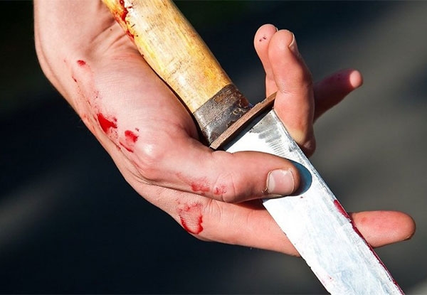 У Синевирі на Міжгірщині чоловік "неприязно" порізав ножем свого знайомого