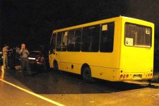 На Перечинщині під колесами рейсового автобуса вночі загинув літній чоловік