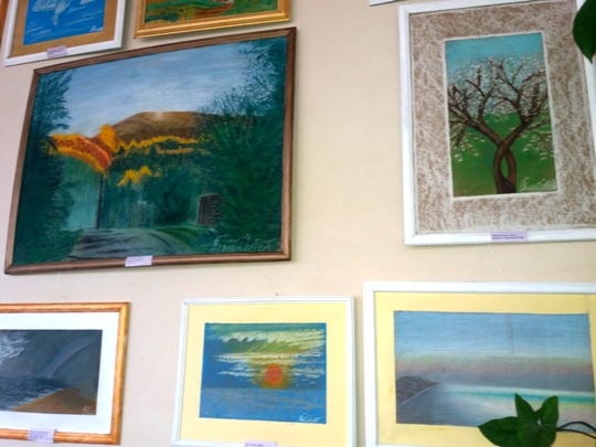На виставці художниці-аматорки Маріанни Солтук в Ужгороді можна побачити, як "Матінка Природа малює" (ФОТО)