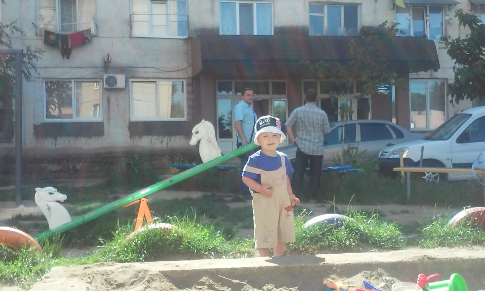 Ужгородський суд у справі про виселення з гуртожитку 4-річної дитини оголосив перерву для залучення МОН і КНТЕУ (ФОТО)