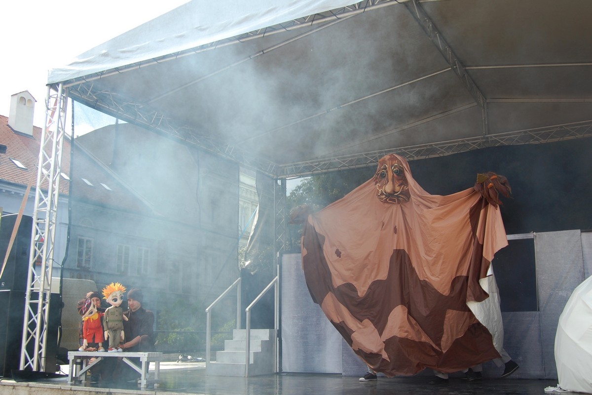 Прем’єра вистави за участі закарпатської "Бавки" стала родзинкою фестивалю "VIRVAR" у Словаччині (ФОТО)