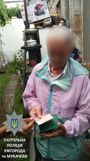 В Ужгороді затримали 69-річного мешканця, котрий погрожував сусідам вбивством