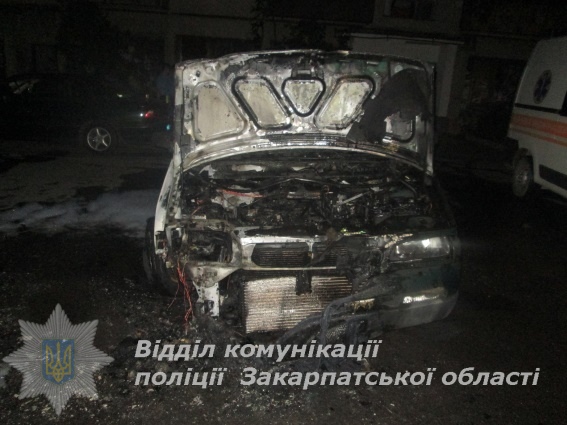 У  Мукачеві підпалили "словацький" Fiat Ulysse (ФОТО)