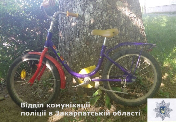 У Мукачеві злодійкуватий підліток виманив від першокласниці велосипед і втік (ФОТО)