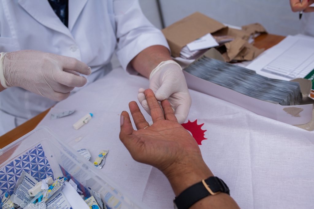 В центрі Ужгорода розпочалось безкоштовне тестування на гепатит С (ФОТО)