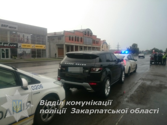 У Мукачеві затримали крадений Range Rover, що належить оточенню нардепа Ланя (ФОТО)