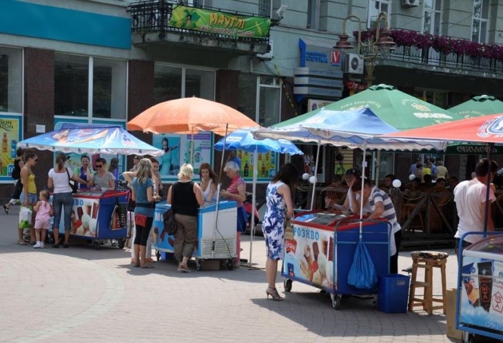 В Ужгороді визначили, де просто неба торгуватимуть кукурудзою, морозивом, окулярами, напоями та кавунами 