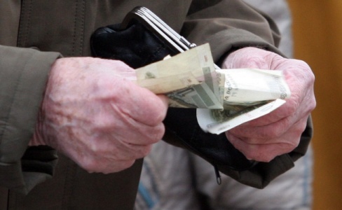 У Мукачеві важкохворий пенсіонер отримав 50 тисяч на лікування
