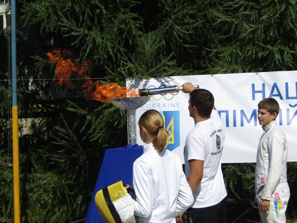 В Ужгороді традиційно запалили символічний олімпійський вогонь на честь Літніх Олімпійських ігор (ФОТО)