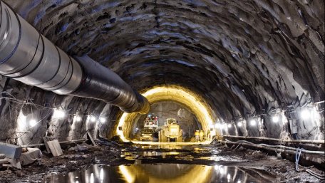 Будівельники з випередженням графіка пройшли 1177 метрів Бескидського тунелю з 1764